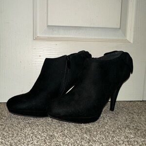 3 FOR $15❗️Black Heel Booties